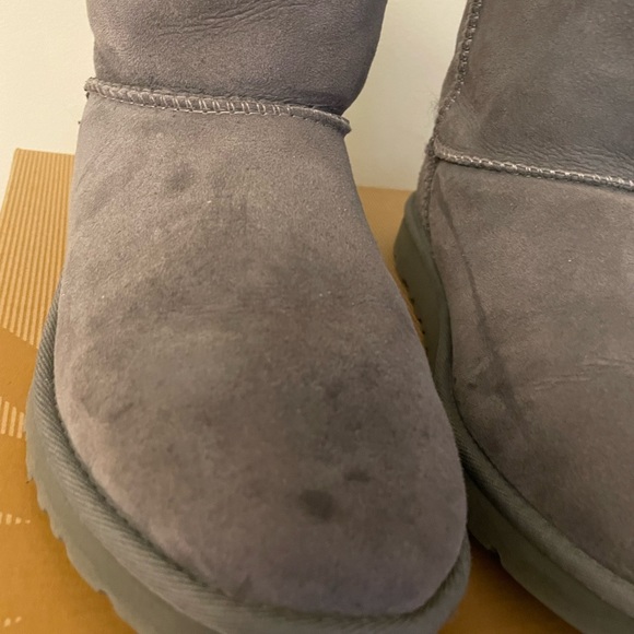 Authentic UGG Bailey Button Boots, Gray Size 6 - Picture 4 of 15